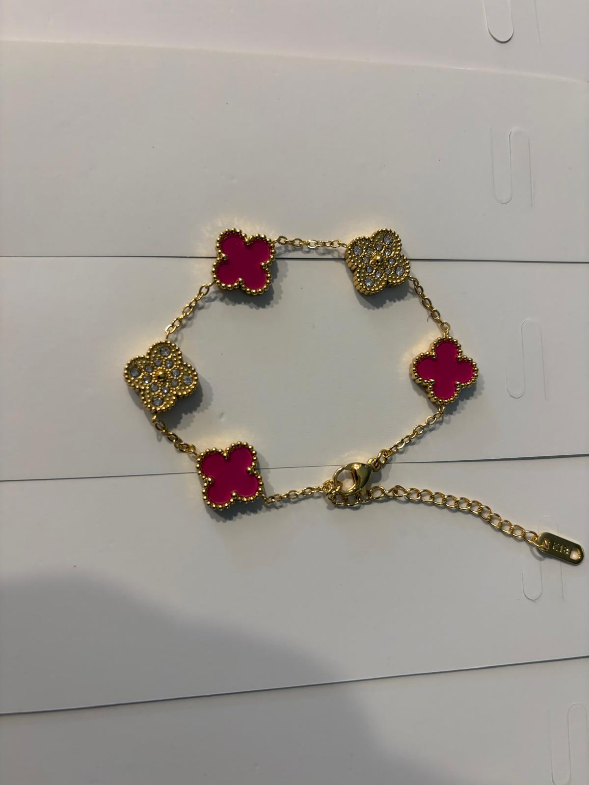 Armband mit vierblättrigem Kleeblatt-Anhänger aus Edelstahl