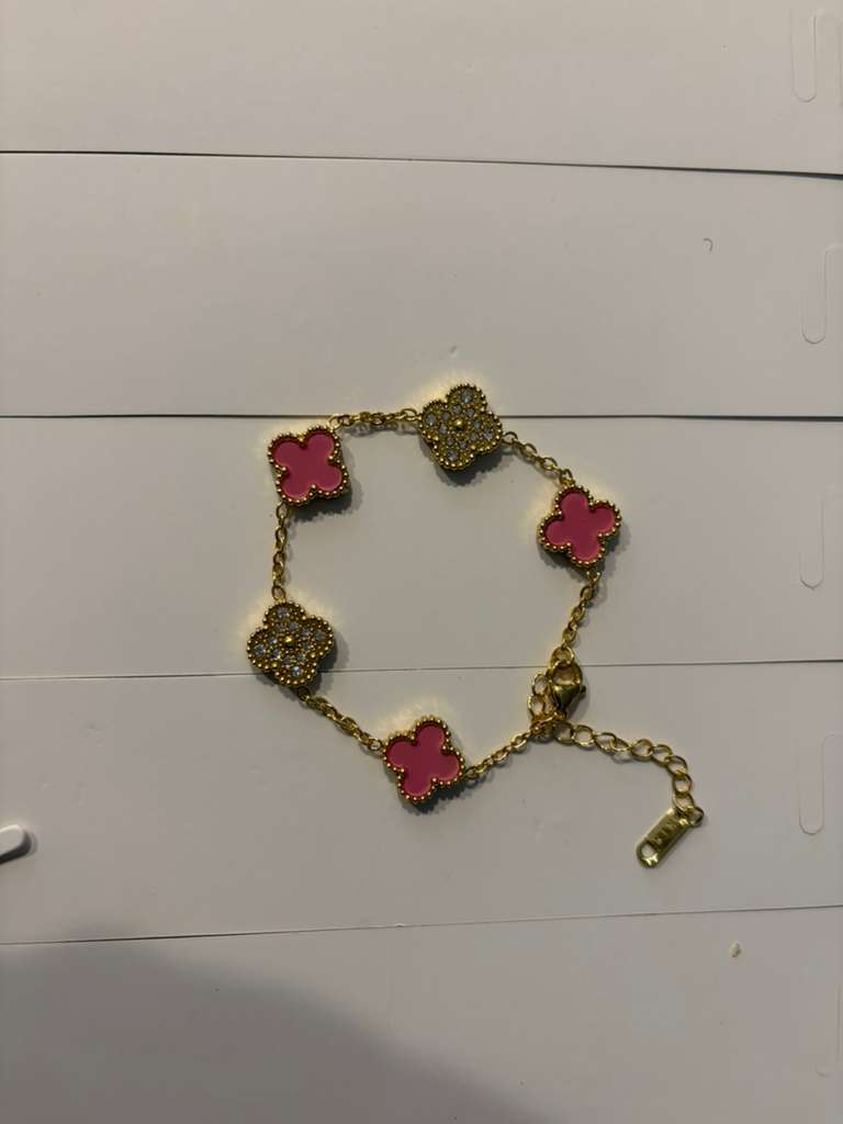 Armband mit vierblättrigem Kleeblatt-Anhänger aus Edelstahl