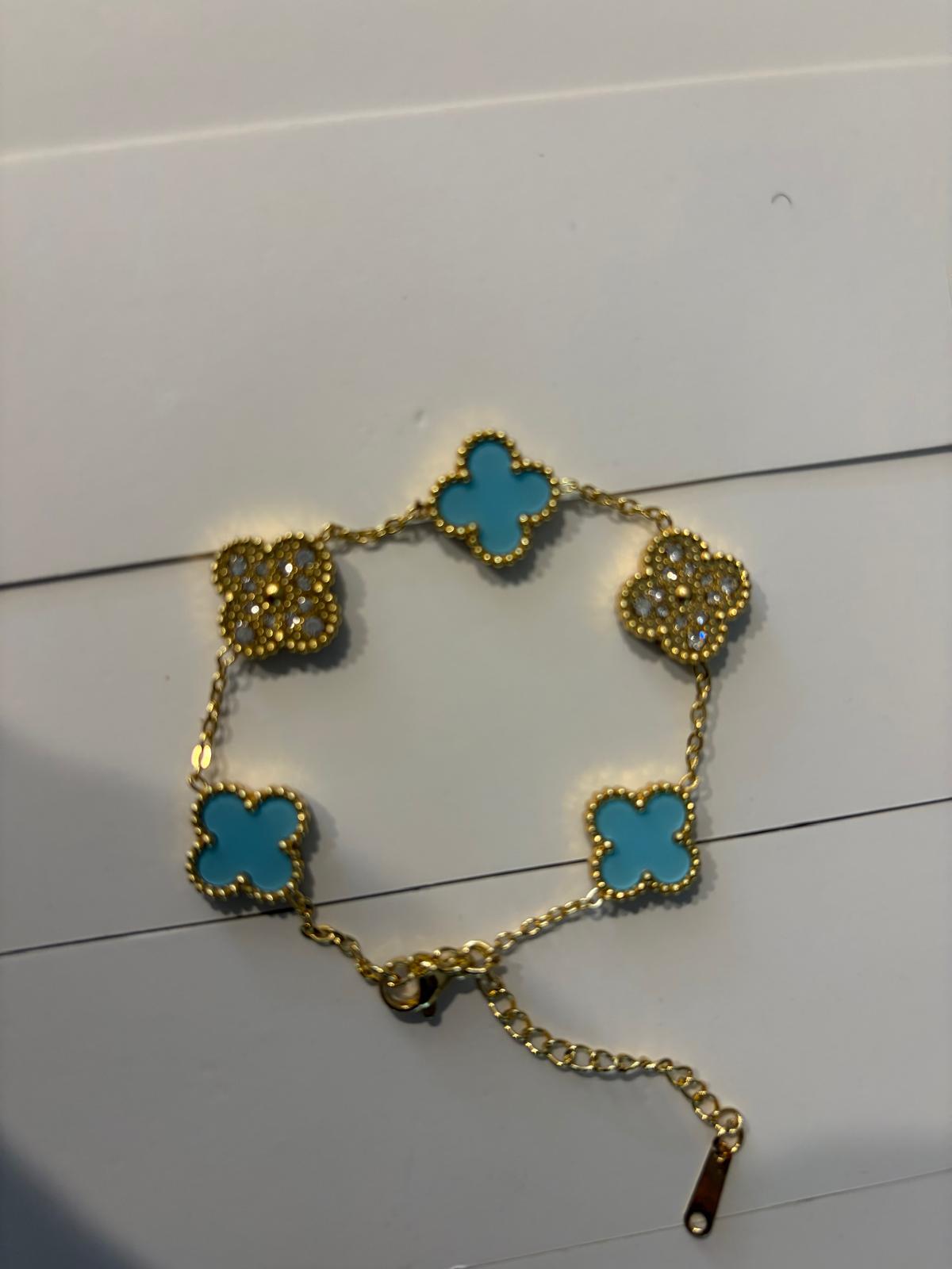 Armband mit vierblättrigem Kleeblatt-Anhänger aus Edelstahl