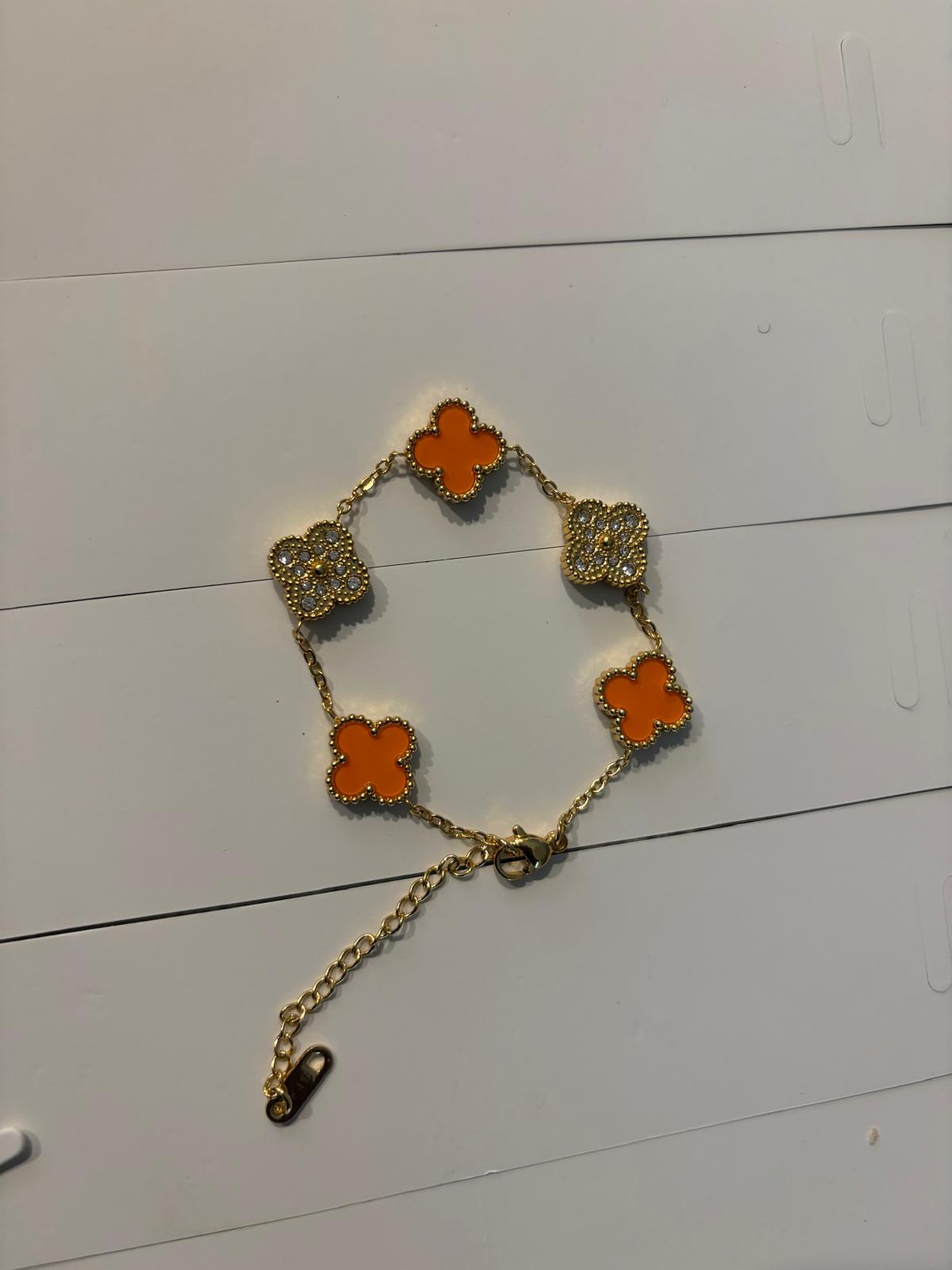 Armband mit vierblättrigem Kleeblatt-Anhänger aus Edelstahl