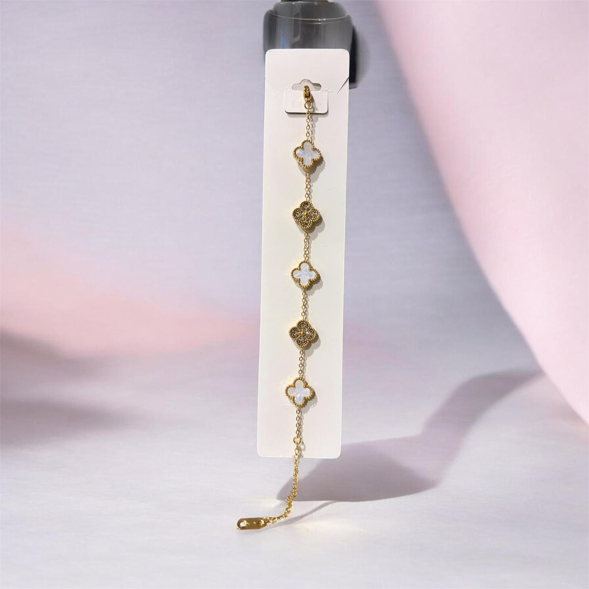 Armband mit vierblättrigem Kleeblatt-Anhänger aus Edelstahl