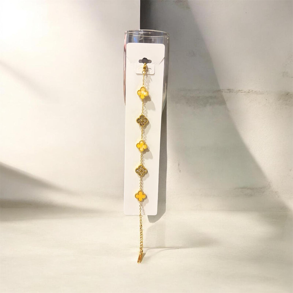 Armband mit vierblättrigem Kleeblatt-Anhänger aus Edelstahl