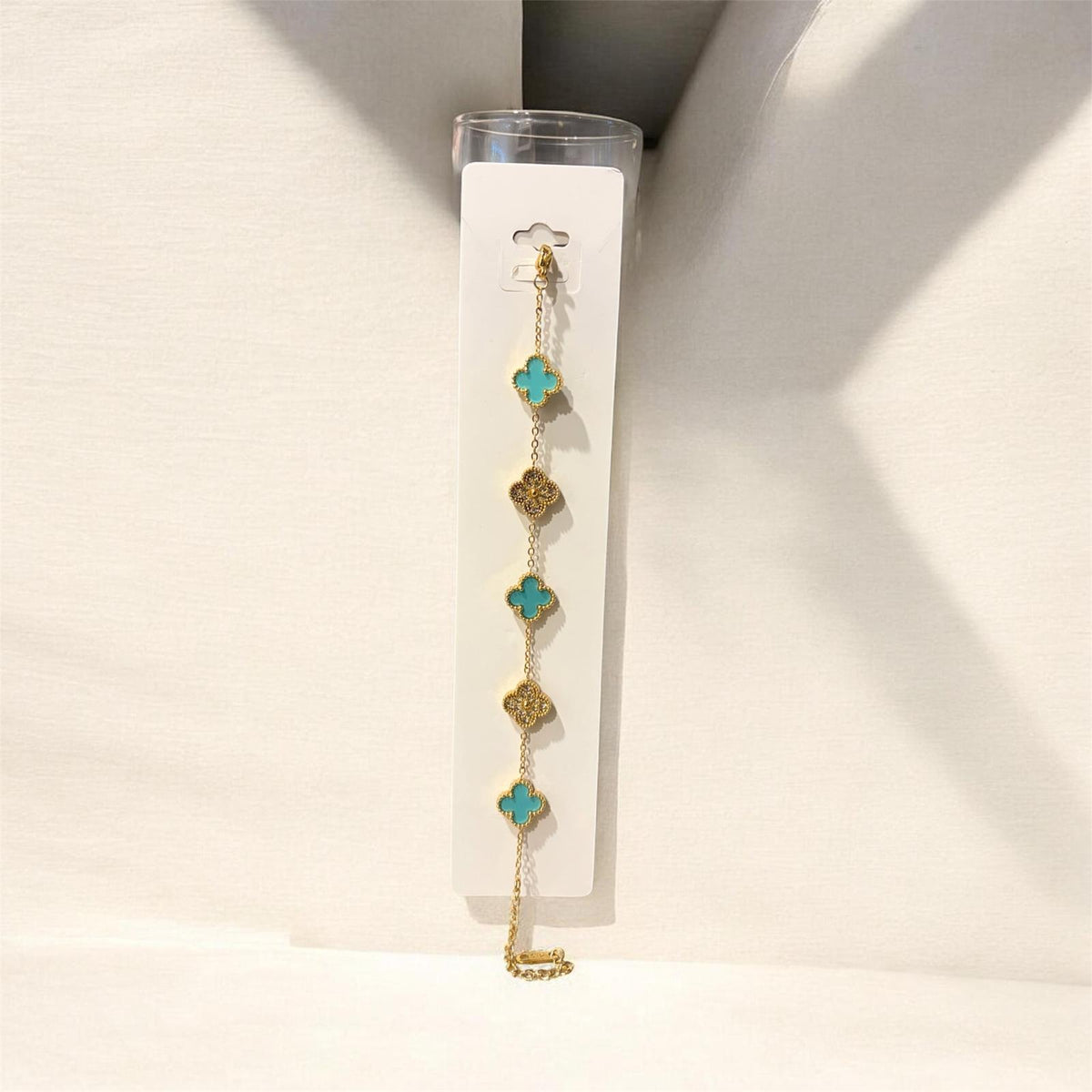 Armband mit vierblättrigem Kleeblatt-Anhänger aus Edelstahl